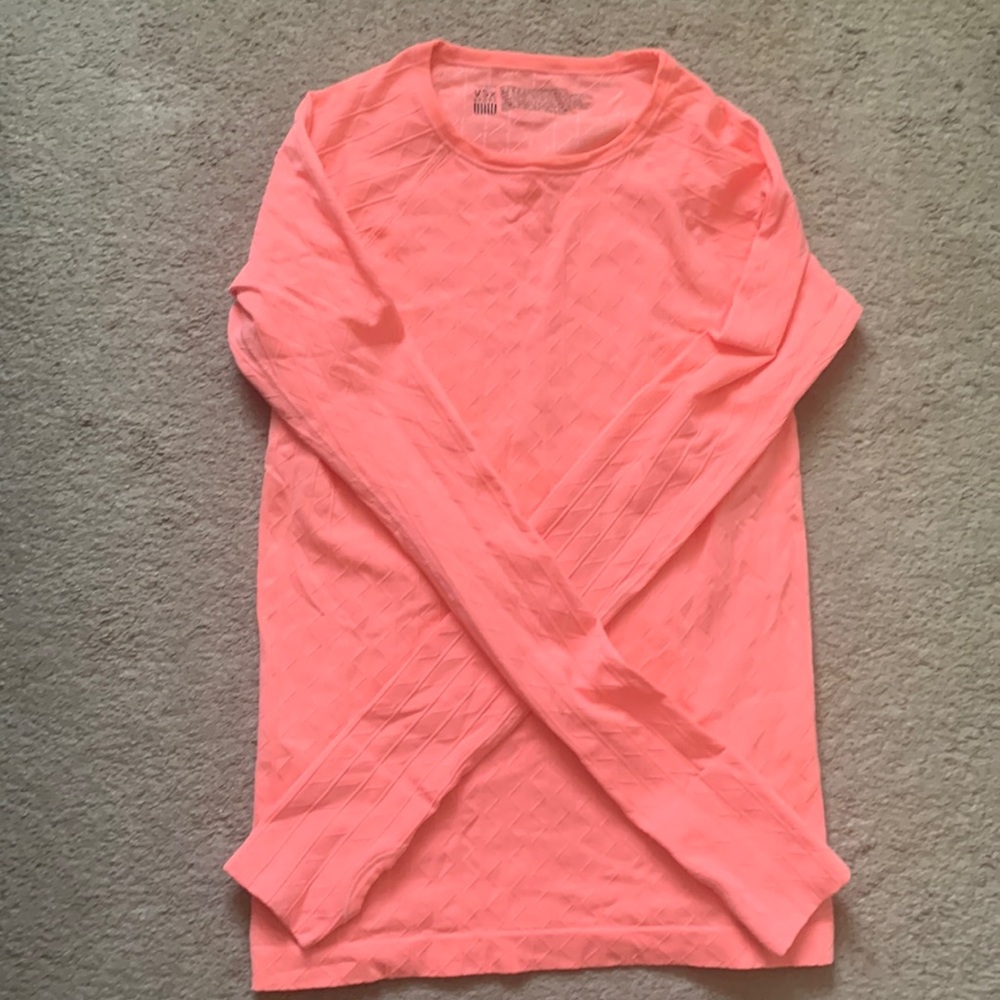 VSX athletic top with thumb holes XS